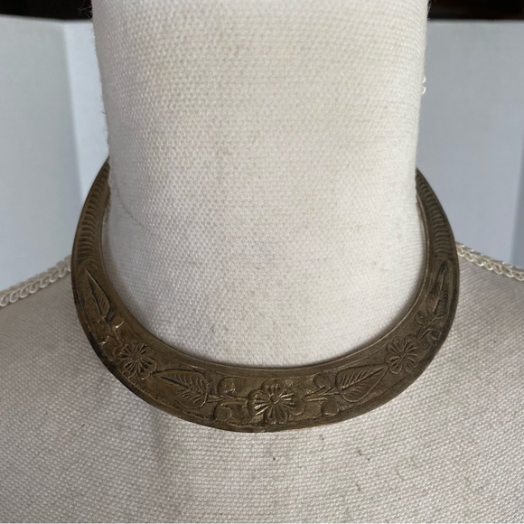 Vintage gold/brass tone hasli torque embossed necklace - Picture 5 of 5